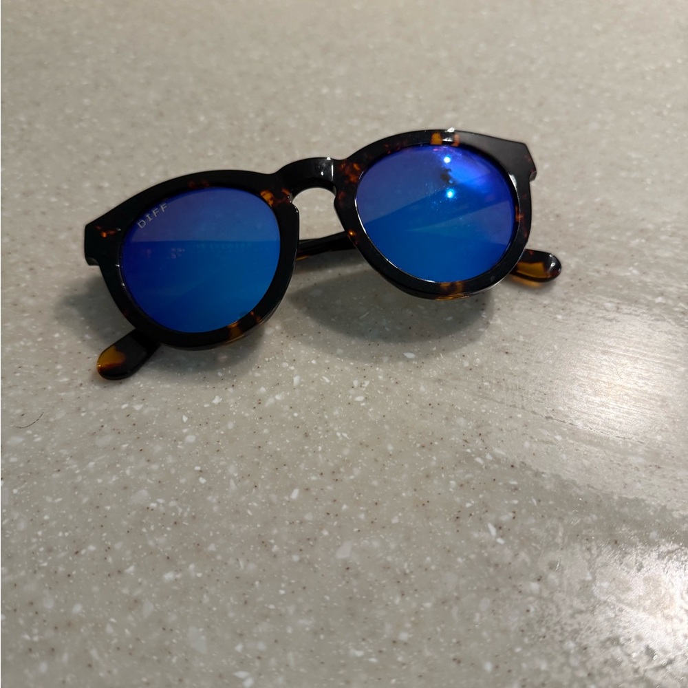 Diff Eyewear Blue and Brown Retro Sunglasses